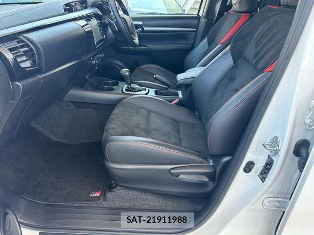 Toyota HILUX 2023-09 8343838-5