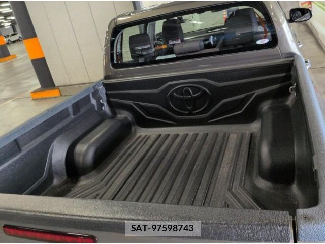 Toyota HILUX 2023-11 8342799-2