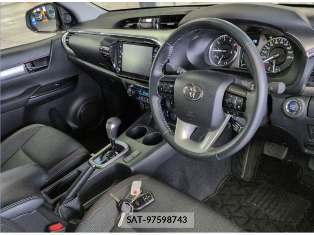 Toyota HILUX 2023-11 8342799-3
