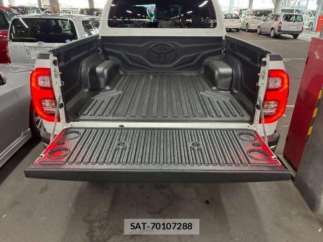 Toyota HILUX 2023-10 8342995-4