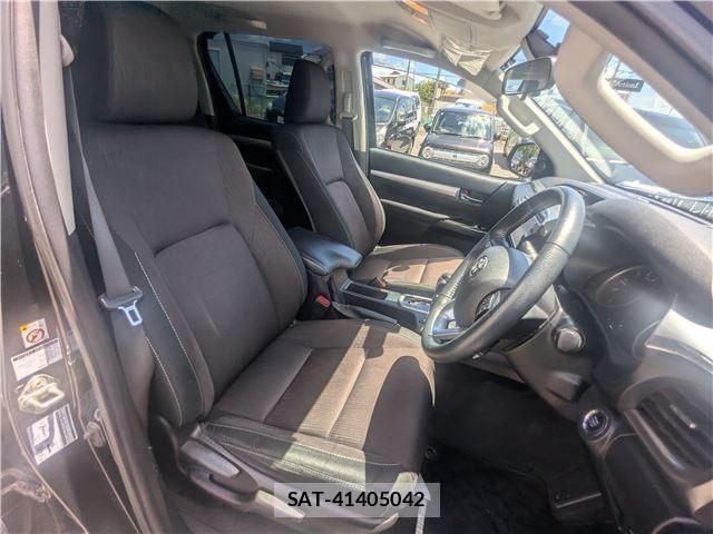 Toyota HILUX 2017-10 8343584-9