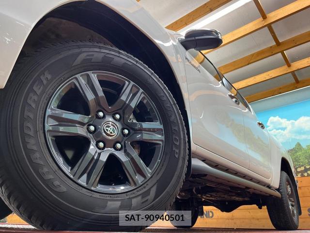 Toyota HILUX 2023-04 8343900-11