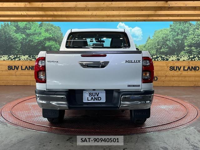 Toyota HILUX 2023-04 8343900-13