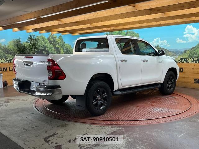 Toyota HILUX 2023-04 8343900-15