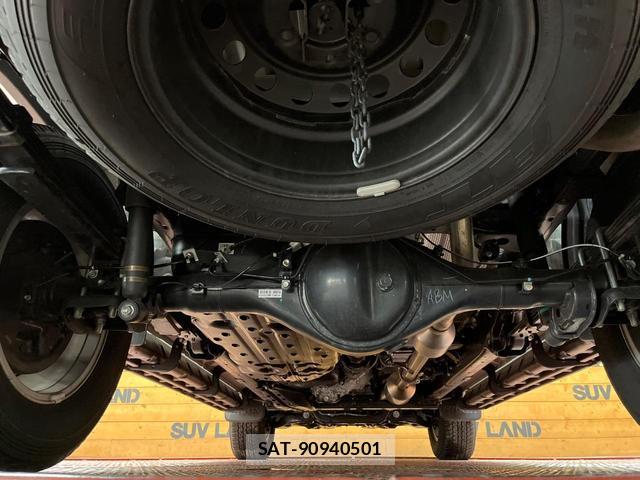 Toyota HILUX 2023-04 8343900-17