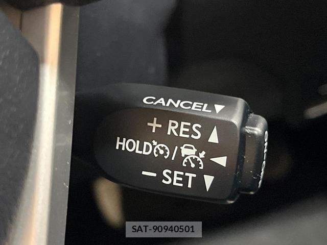 Toyota HILUX 2023-04 8343900-5