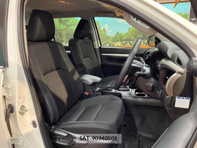 Toyota HILUX 2023-04 8343900-7
