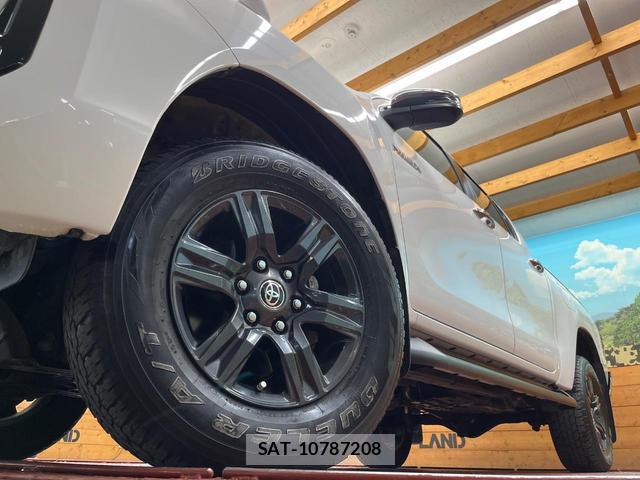 Toyota HILUX 2021-09 8343908-12