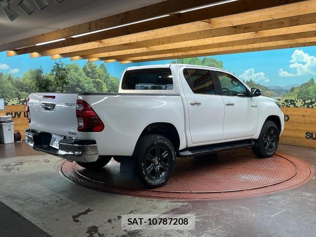 Toyota HILUX 2021-09 8343908-16
