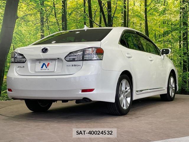 Lexus HS 2010-07 8344198-16
