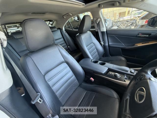 Lexus IS 2013-10 8342500-1