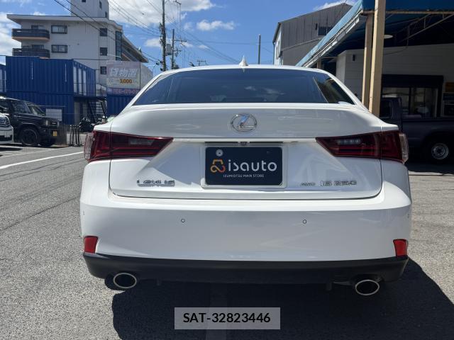 Lexus IS 2013-10 8342500-15