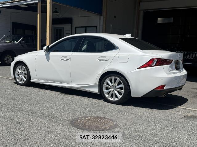 Lexus IS 2013-10 8342500-16