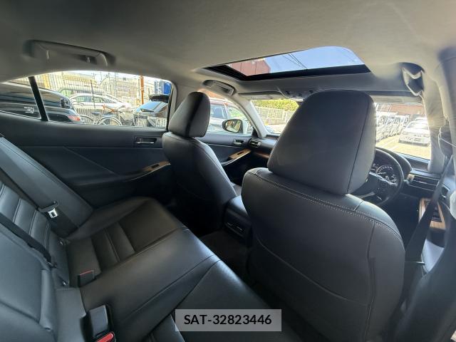 Lexus IS 2013-10 8342500-3
