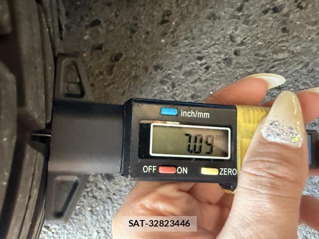 Lexus IS 2013-10 8342500-4