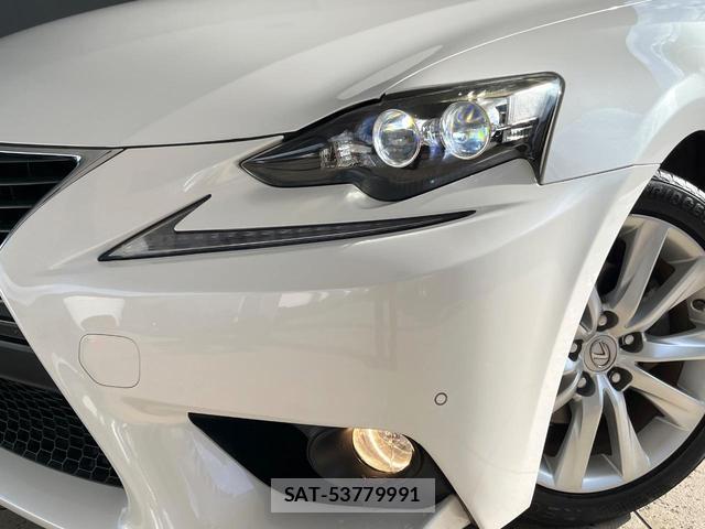 Lexus IS 2013-09 8343843-11