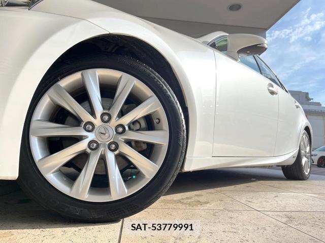 Lexus IS 2013-09 8343843-12