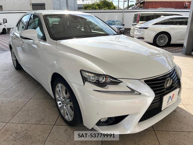 Lexus IS 2013-09 8343843-15