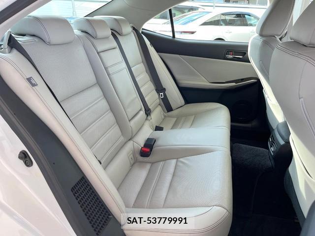 Lexus IS 2013-09 8343843-8