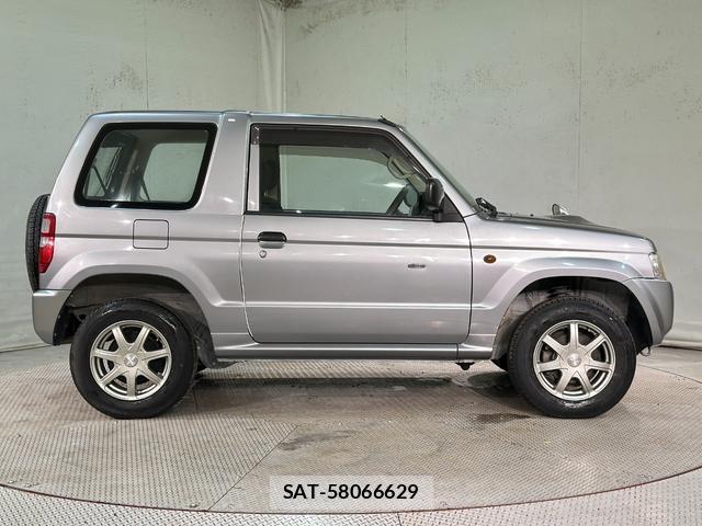 Nissan KIX 2011-08 8344361-13