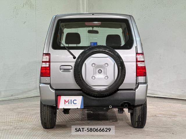 Nissan KIX 2011-08 8344361-14