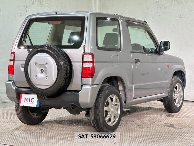 Nissan KIX 2011-08 8344361-15