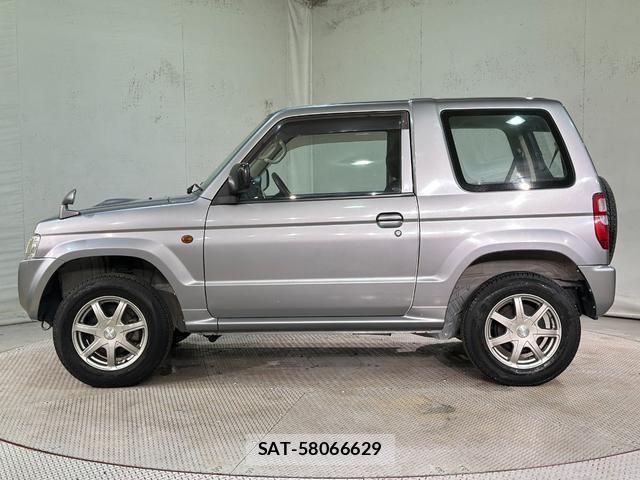 Nissan KIX 2011-08 8344361-16