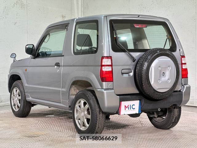 Nissan KIX 2011-08 8344361-17
