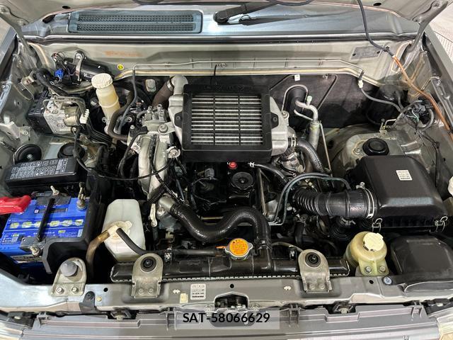 Nissan KIX 2011-08 8344361-19