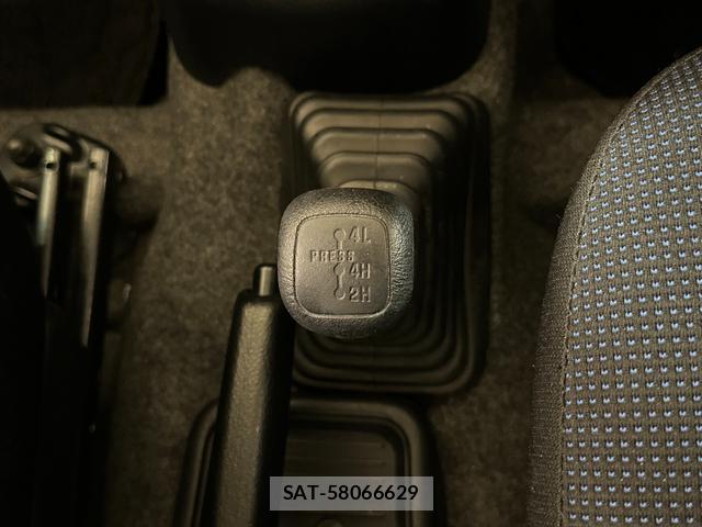 Nissan KIX 2011-08 8344361-2