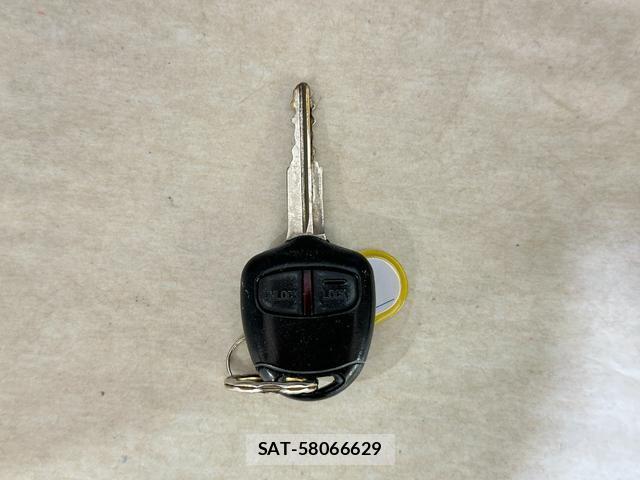 Nissan KIX 2011-08 8344361-3