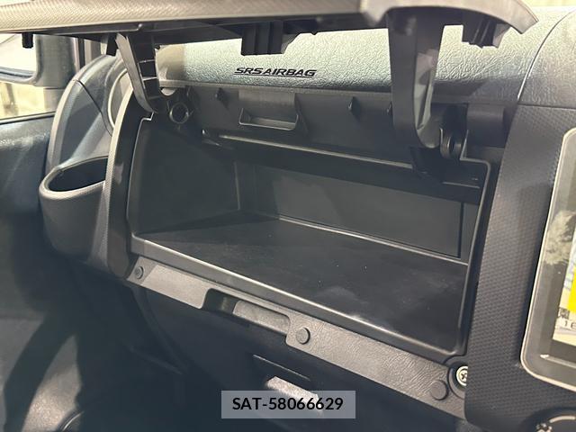 Nissan KIX 2011-08 8344361-7