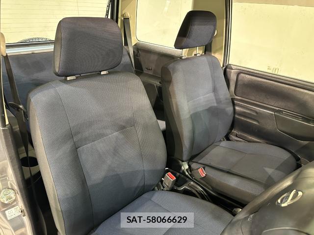 Nissan KIX 2011-08 8344361-9