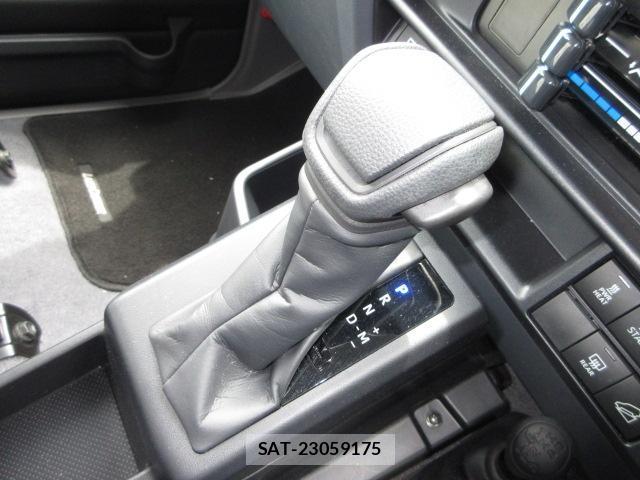 Toyota Land Cruiser 70 2024-05 8343665-15