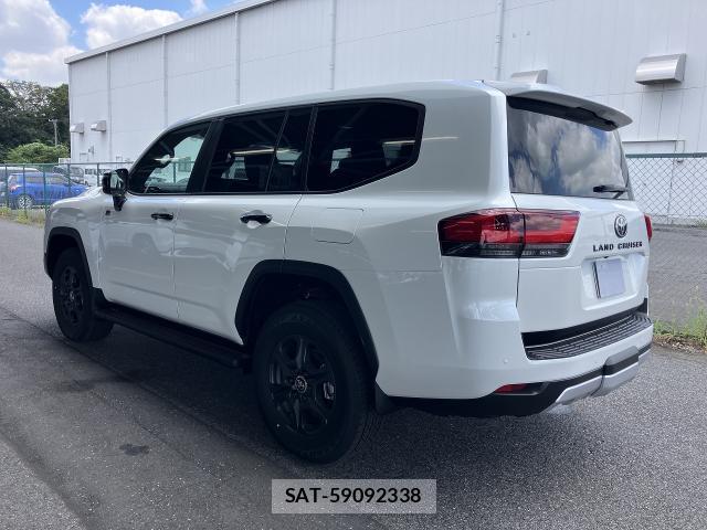 Toyota LAND CRUISER 2024-10 8342776-1