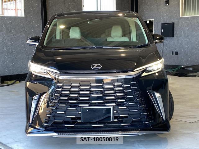 Lexus LM 2024-06 8343110-1