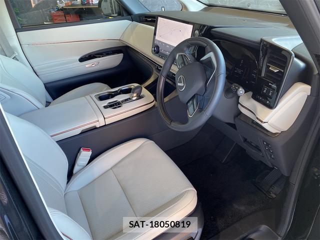 Lexus LM 2024-06 8343110-12