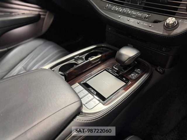 Lexus LS 2018-04 8342314-11