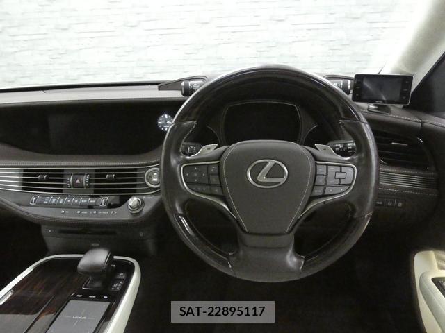 Lexus LS 2018-01 8343073-8