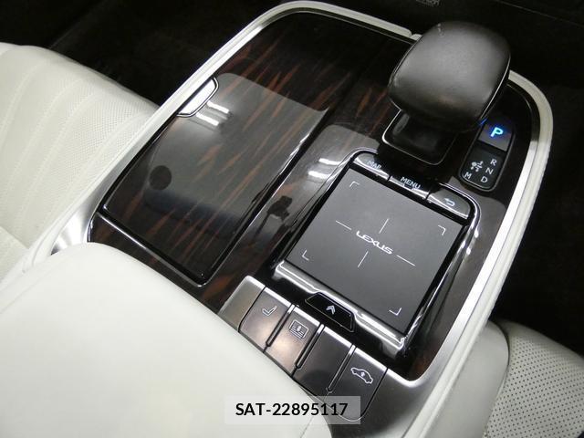 Lexus LS 2018-01 8343073-9