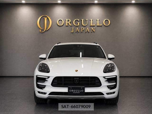 Porsche MACAN 2017-12 8342313-1