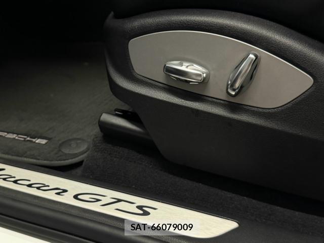 Porsche MACAN 2017-12 8342313-11