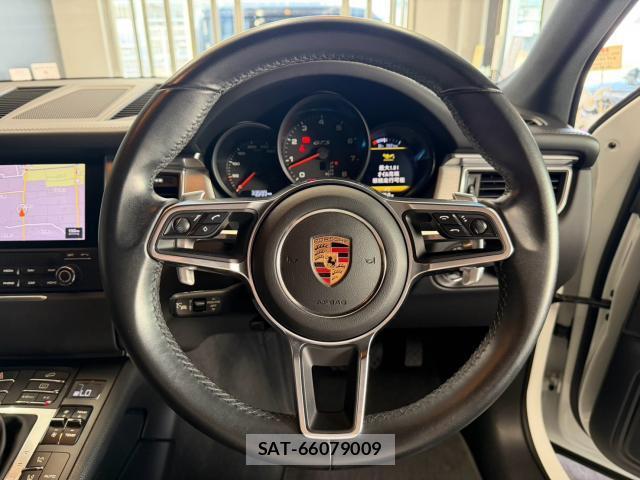 Porsche MACAN 2017-12 8342313-14