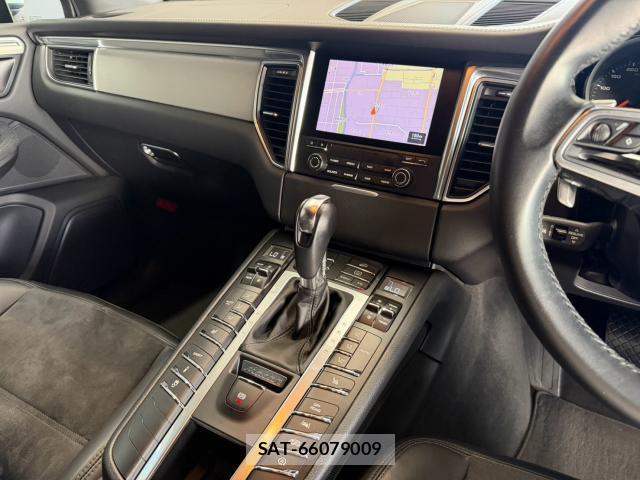 Porsche MACAN 2017-12 8342313-15