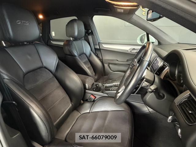 Porsche MACAN 2017-12 8342313-16