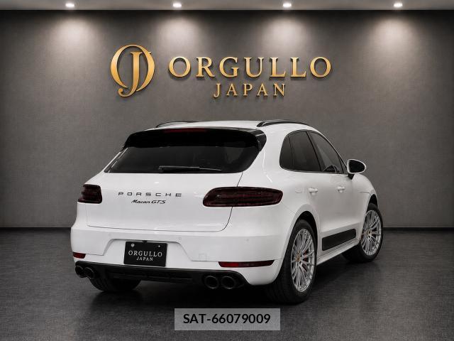 Porsche MACAN 2017-12 8342313-3
