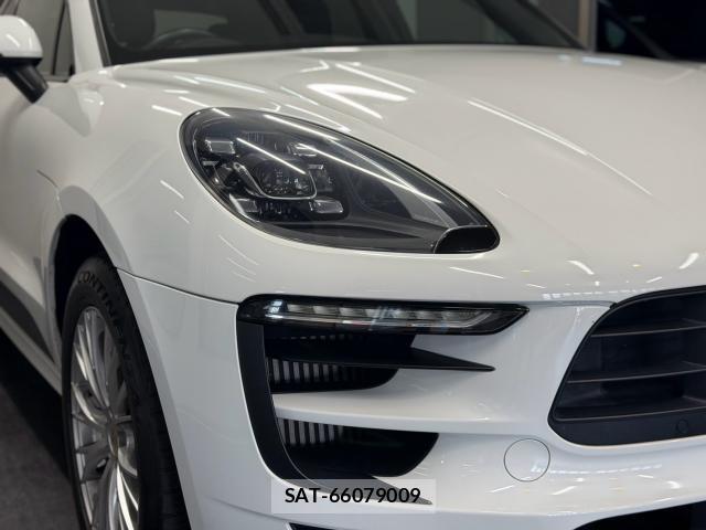Porsche MACAN 2017-12 8342313-4