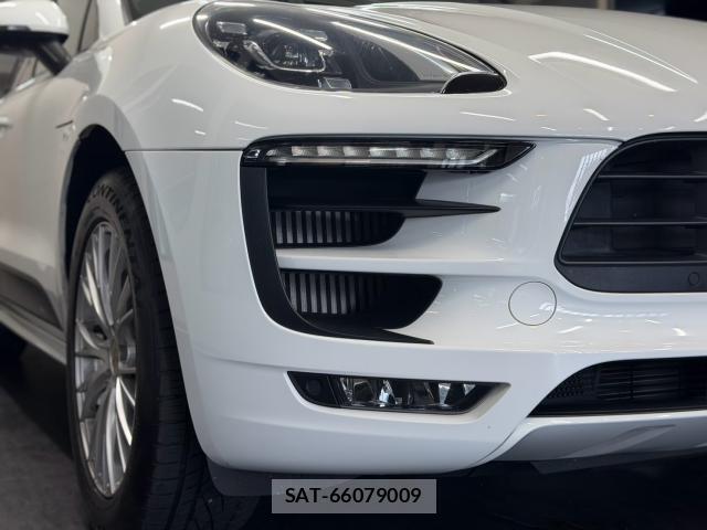 Porsche MACAN 2017-12 8342313-6
