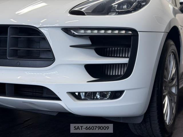 Porsche MACAN 2017-12 8342313-7