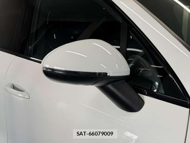 Porsche MACAN 2017-12 8342313-9